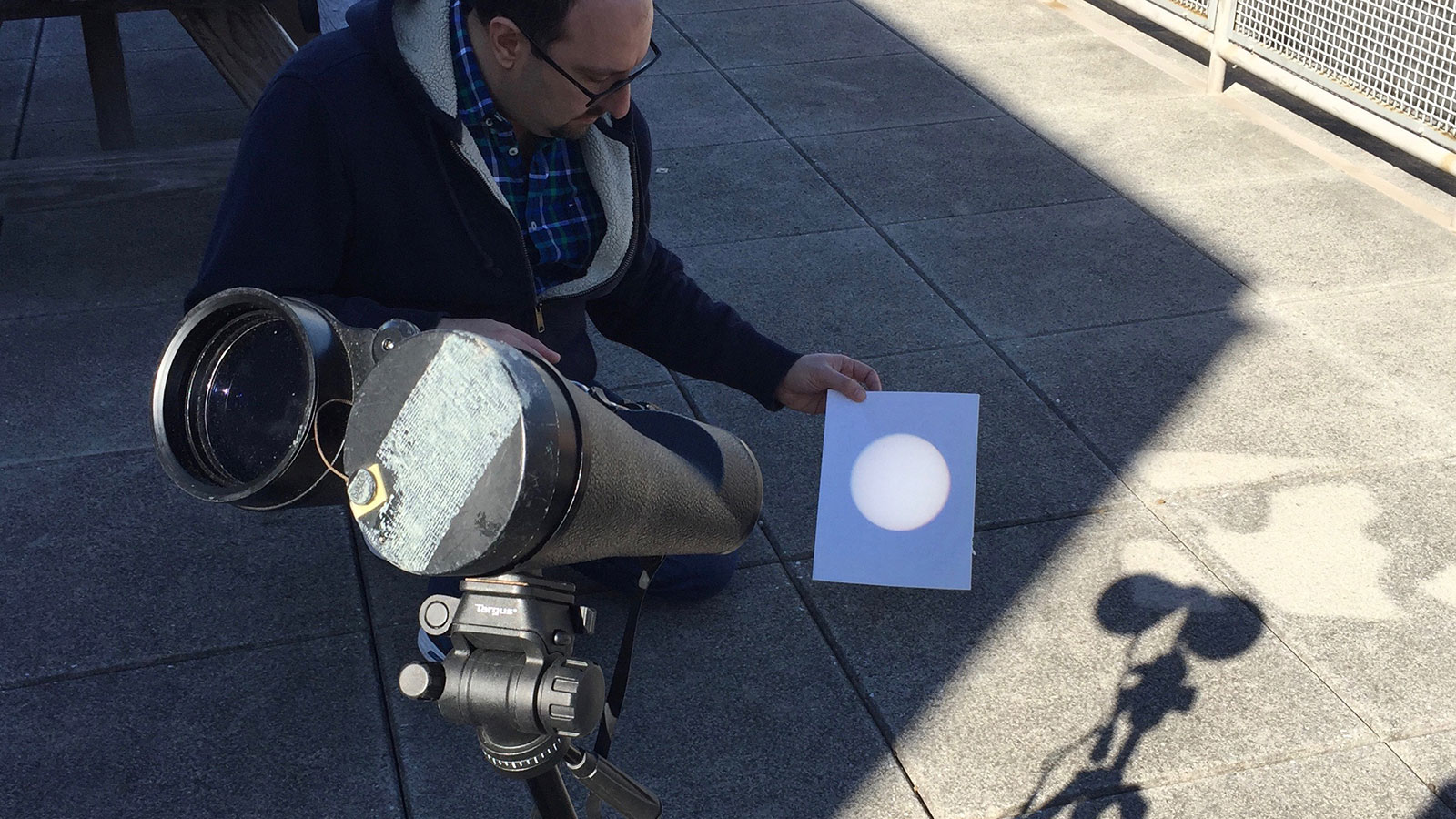 projecting sun image with binoculars